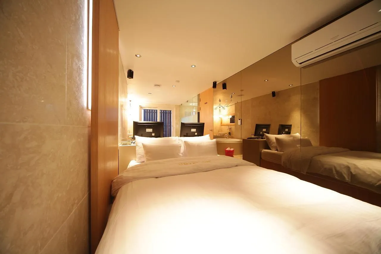 Hotel Pop Jongno Seoel 3*,