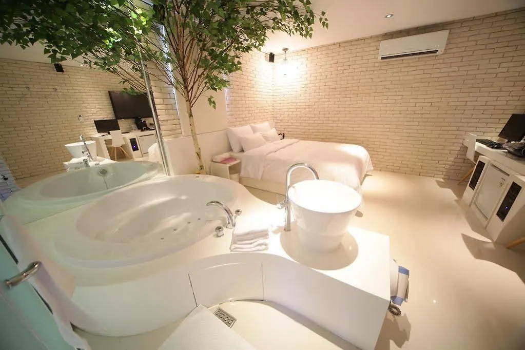 Hotel Pop Jongno Seoel 3*,
